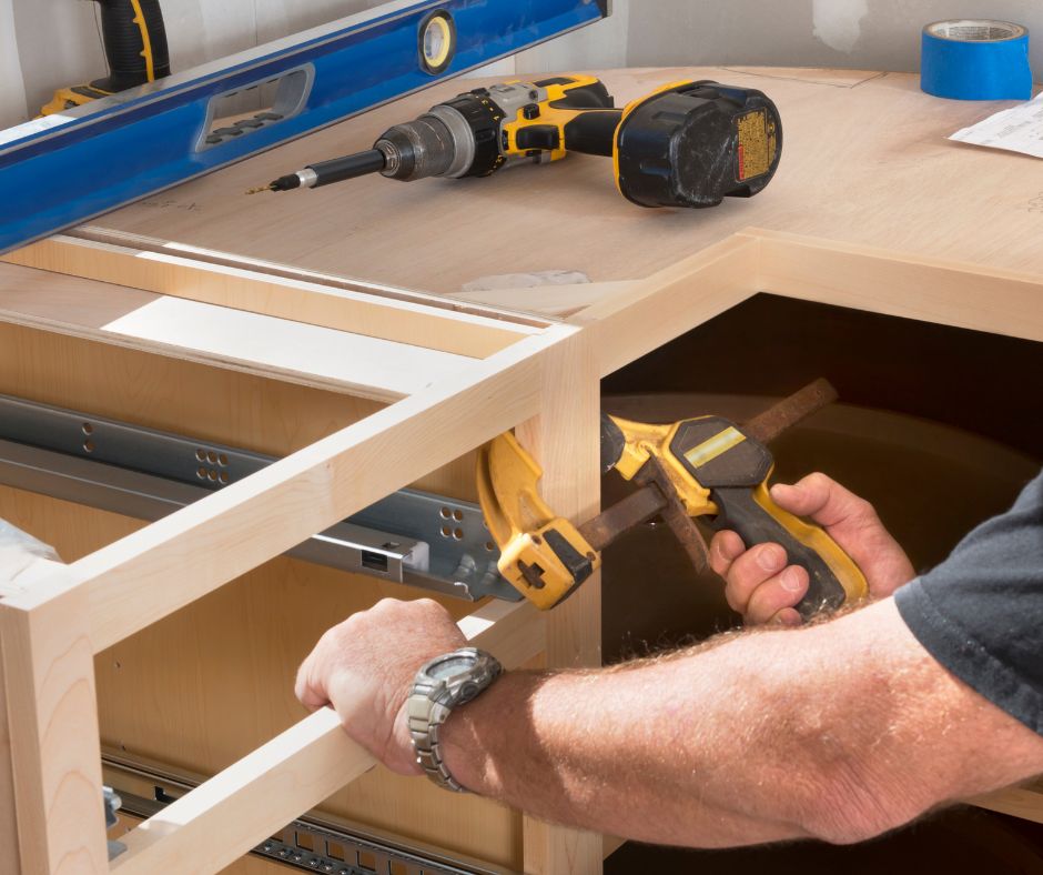 HOOKS, HINGES&amp;CABINET HARDWARE