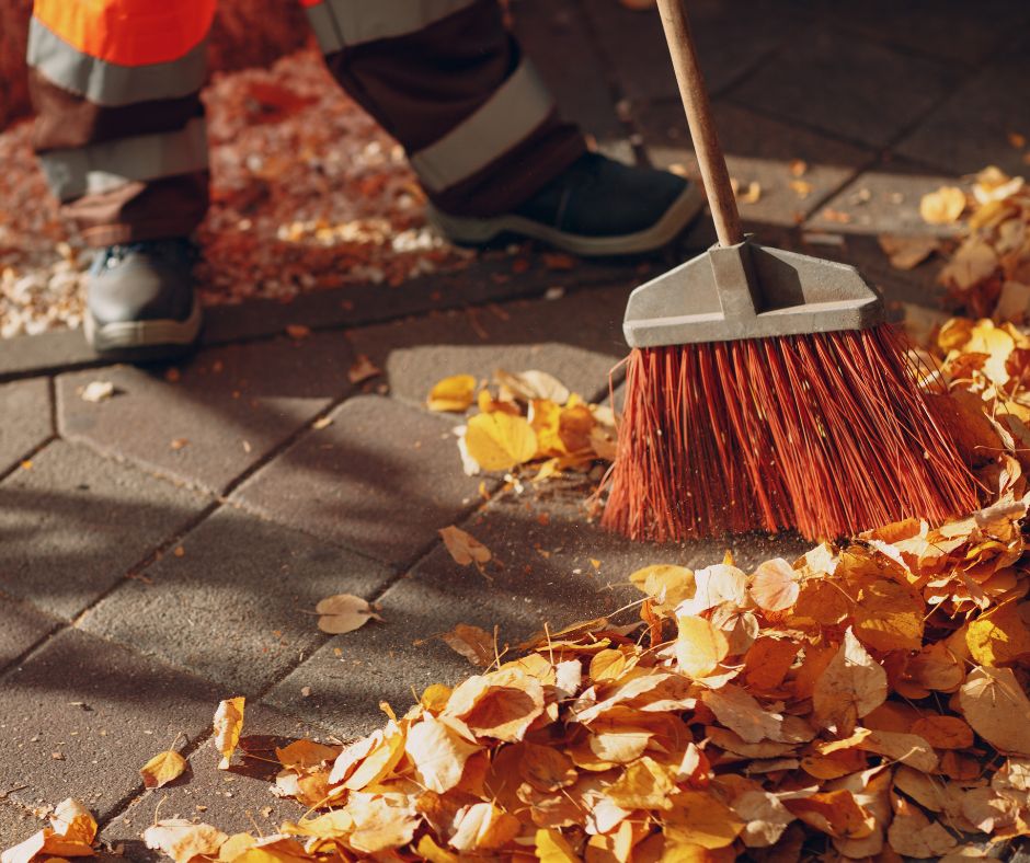 BROOMS &amp; ACCESORIES